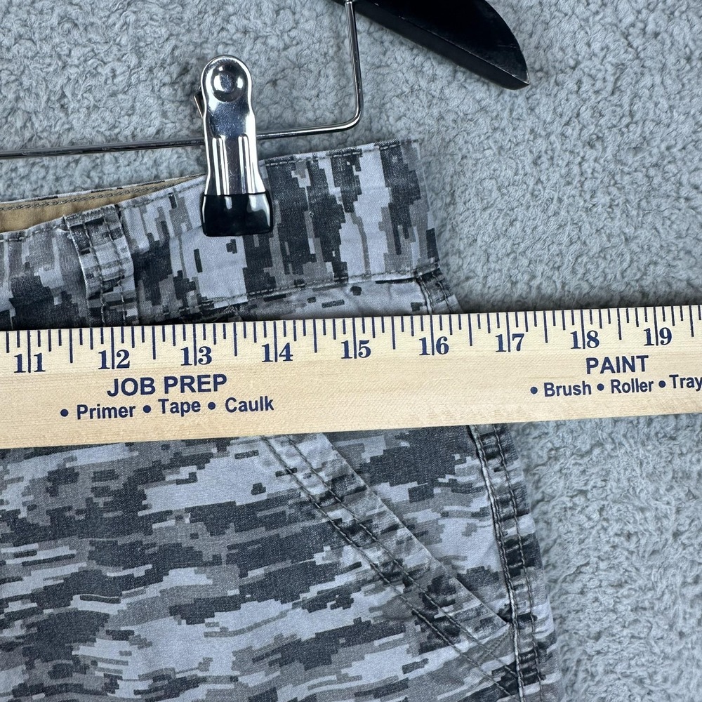 Levis Cargo Shorts Mens 30 Gray Camouflage Camo Utility Cotton Tactical Pockets - Picture 2 of 9